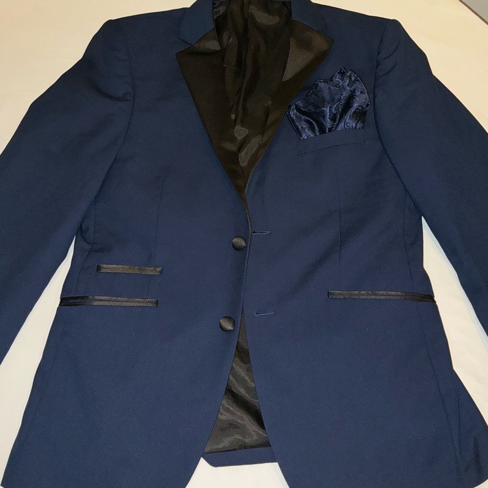 Stylish Blue Blazer with Black Lapel